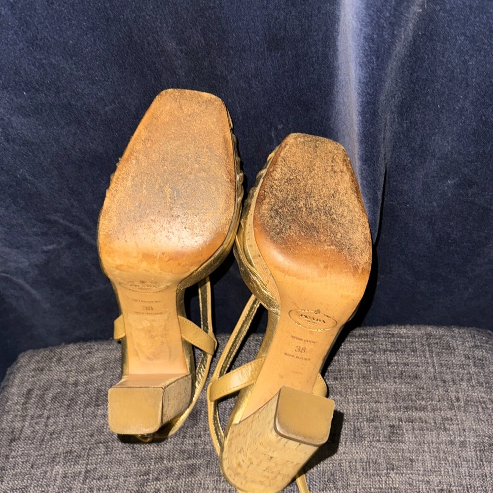 Prada shoes, gold High heel sandals. - Picture 6 of 11